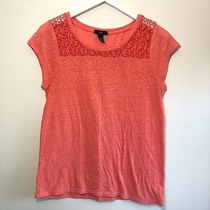 Gap lace neckline tee